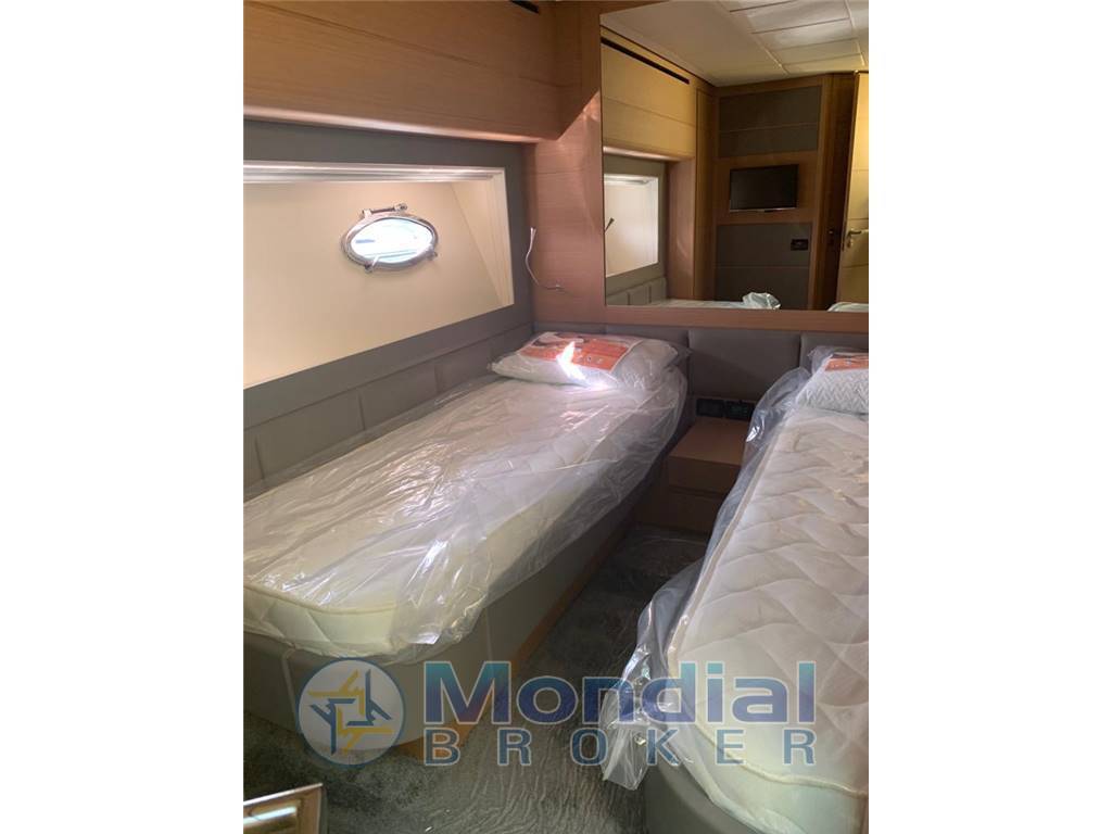 Pershing 74