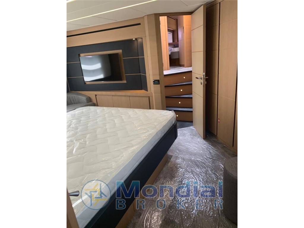 Pershing 74