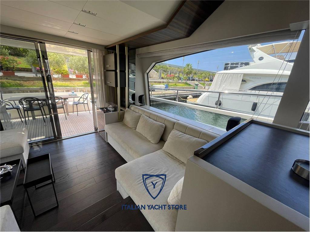 Ferretti yachts 670
