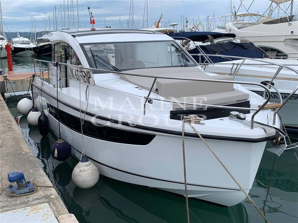 Sealine C335v