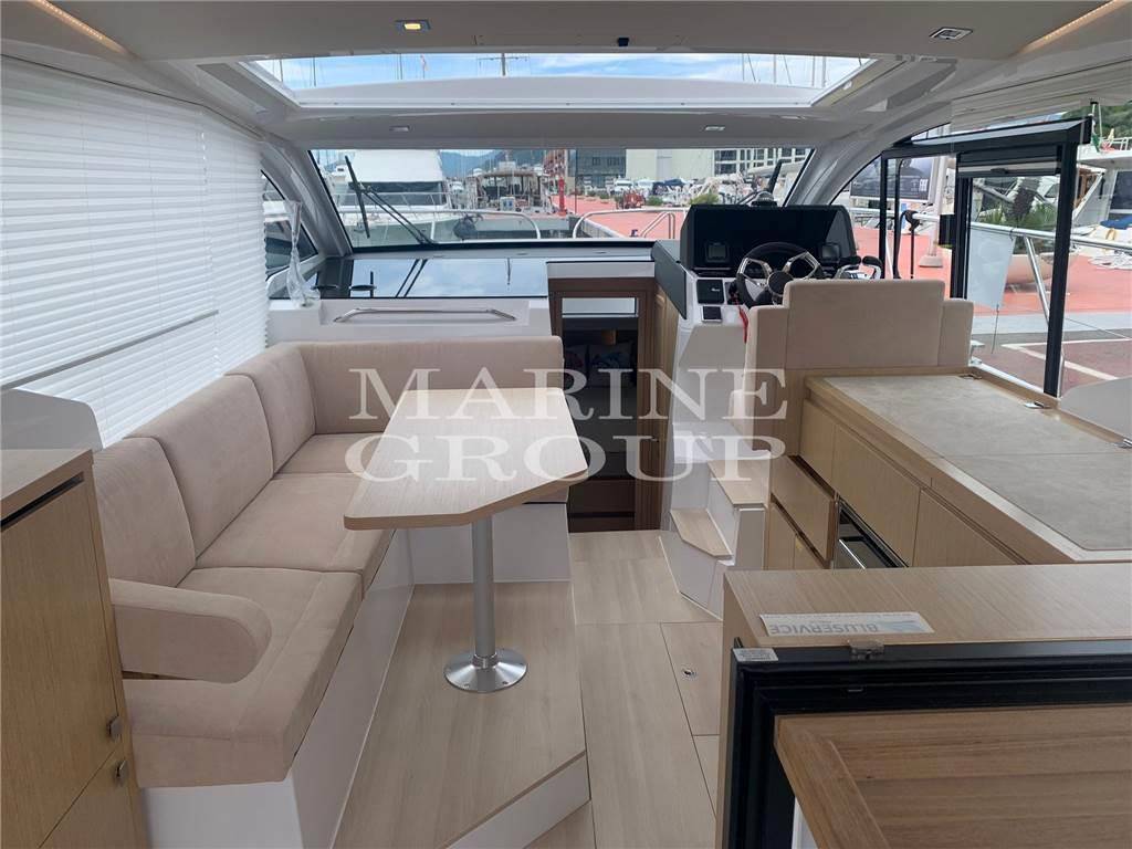 Sealine C335v