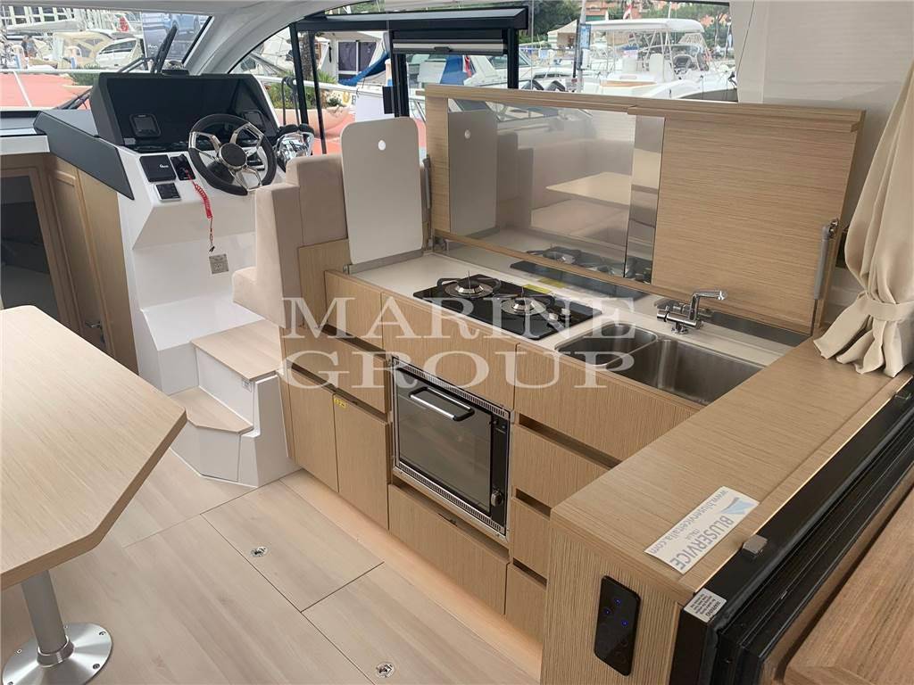 Sealine C335v
