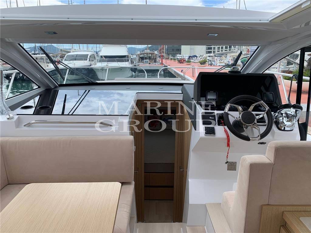 Sealine C335v