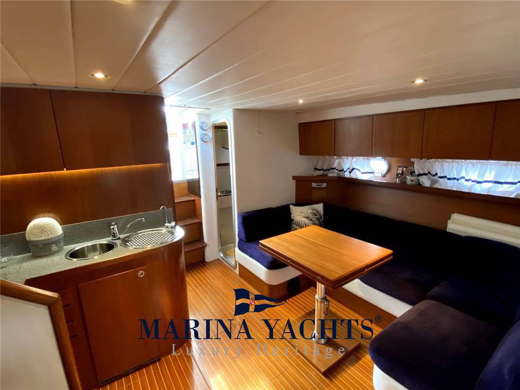 Ferretti Altura 47