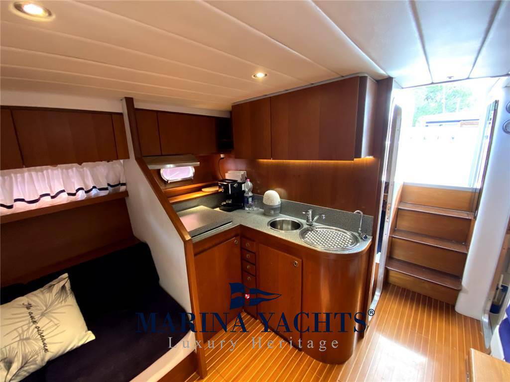 Ferretti Altura 47