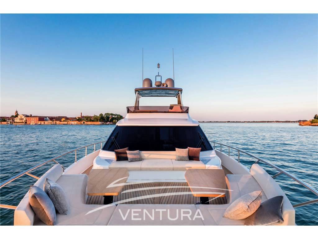 Ferretti yachts 670