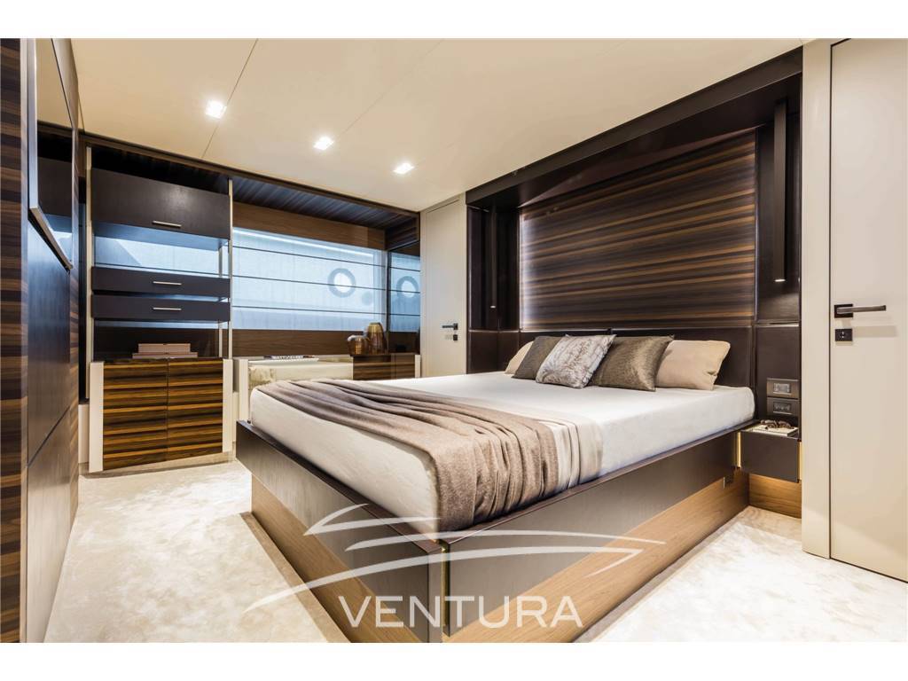 Ferretti yachts 670