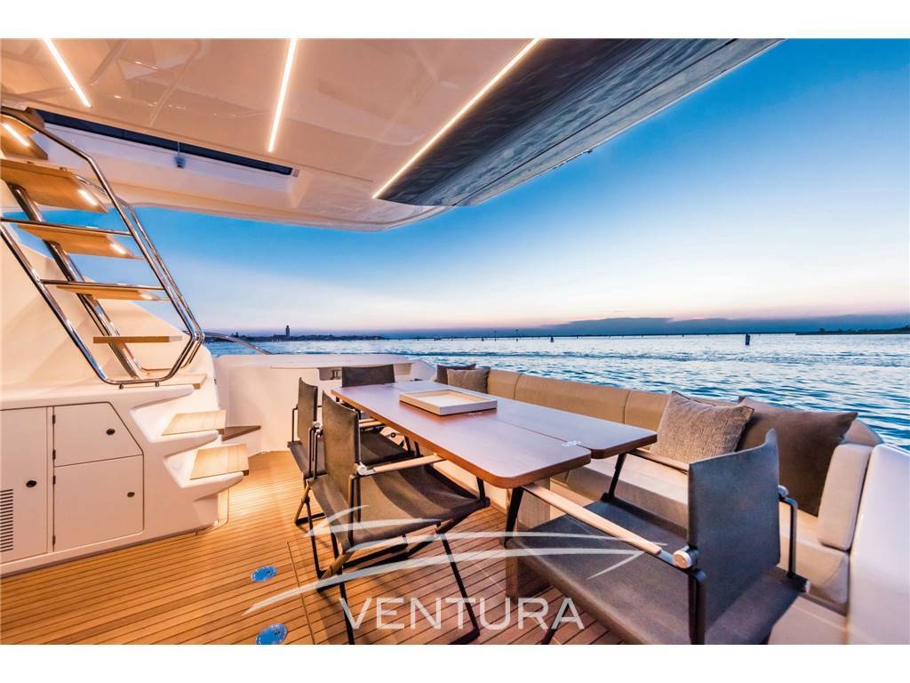 Ferretti yachts 670