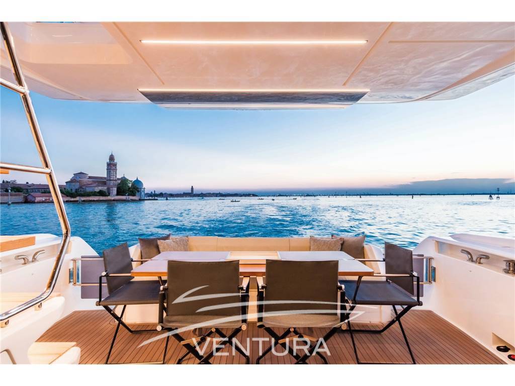 Ferretti yachts 670