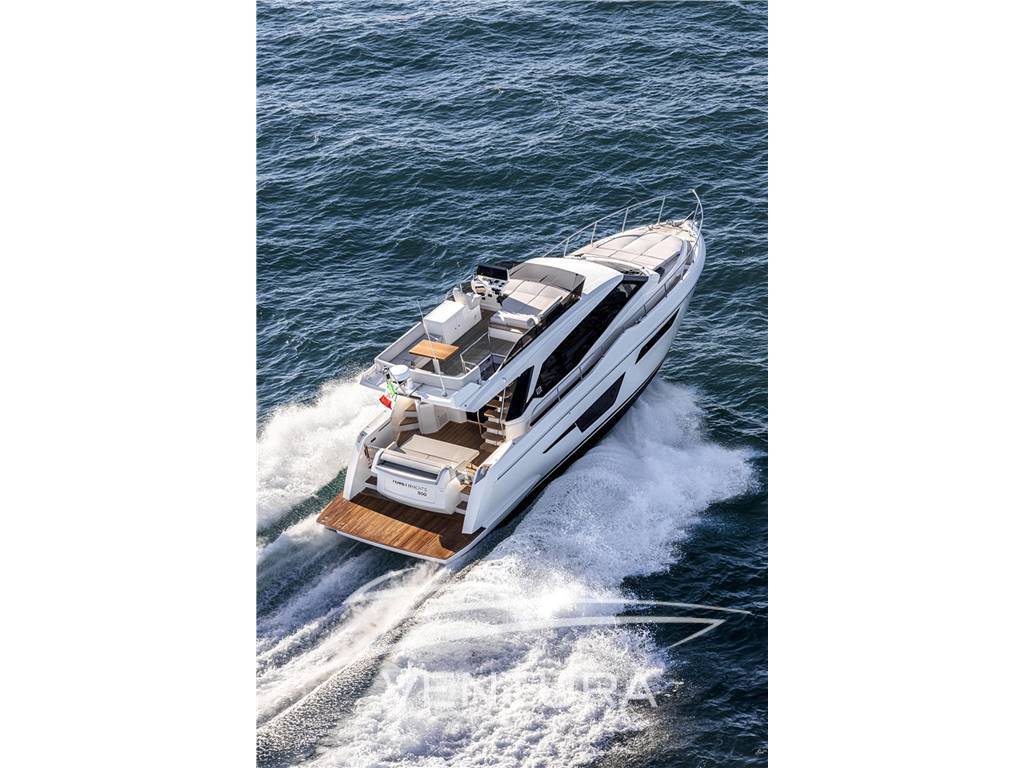 Ferretti yachts 500