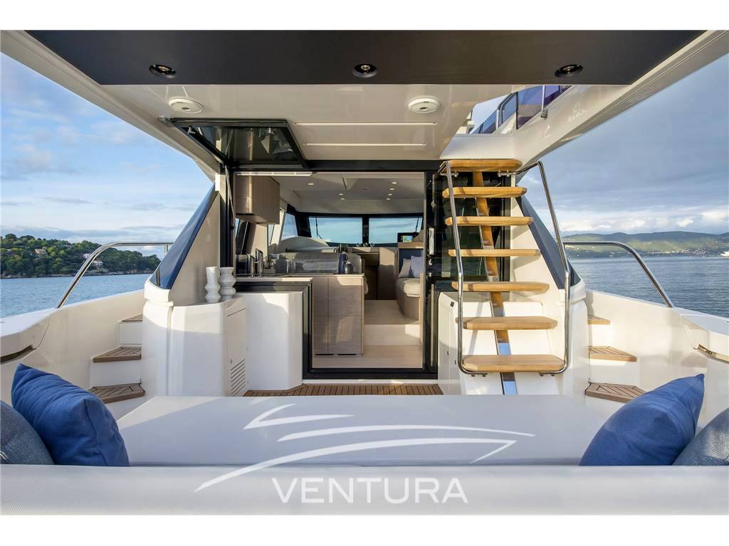 Ferretti yachts 500