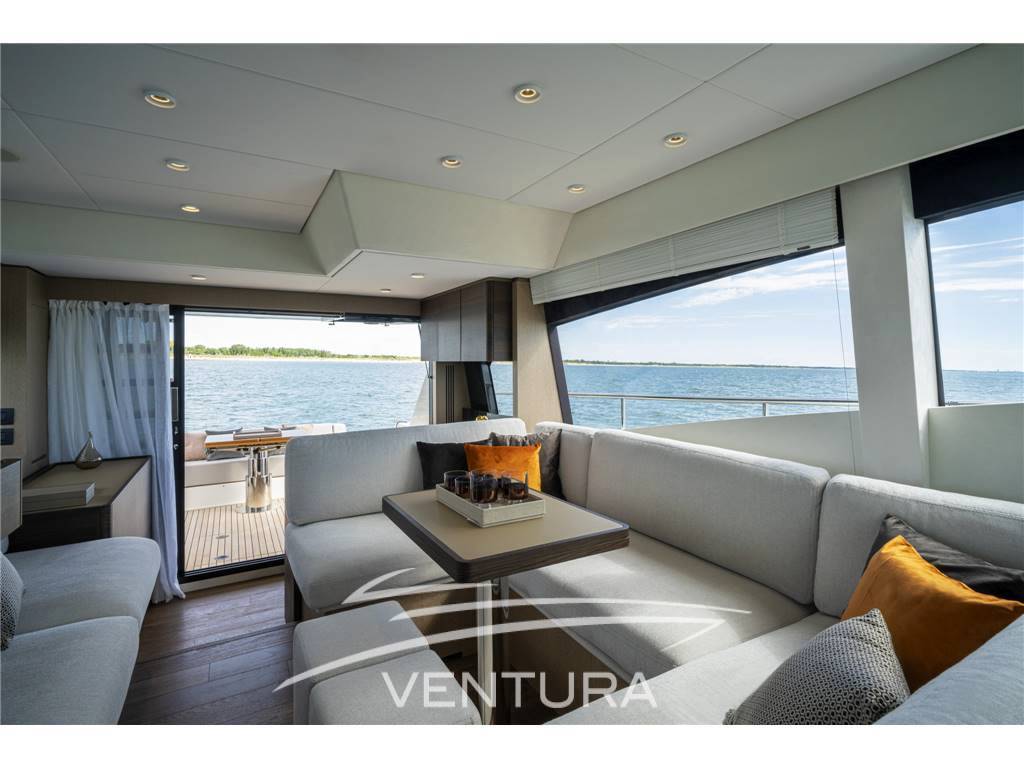Ferretti yachts 500