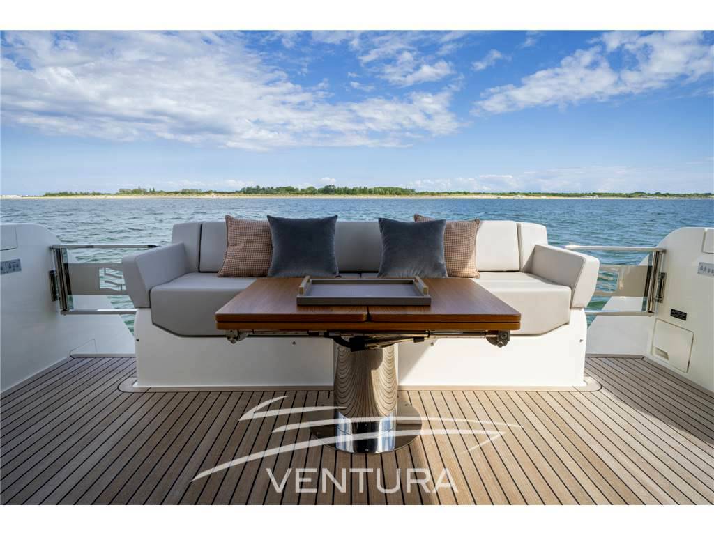 Ferretti yachts 500