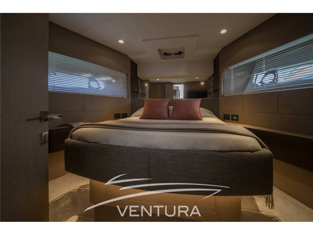 Ferretti yachts 500