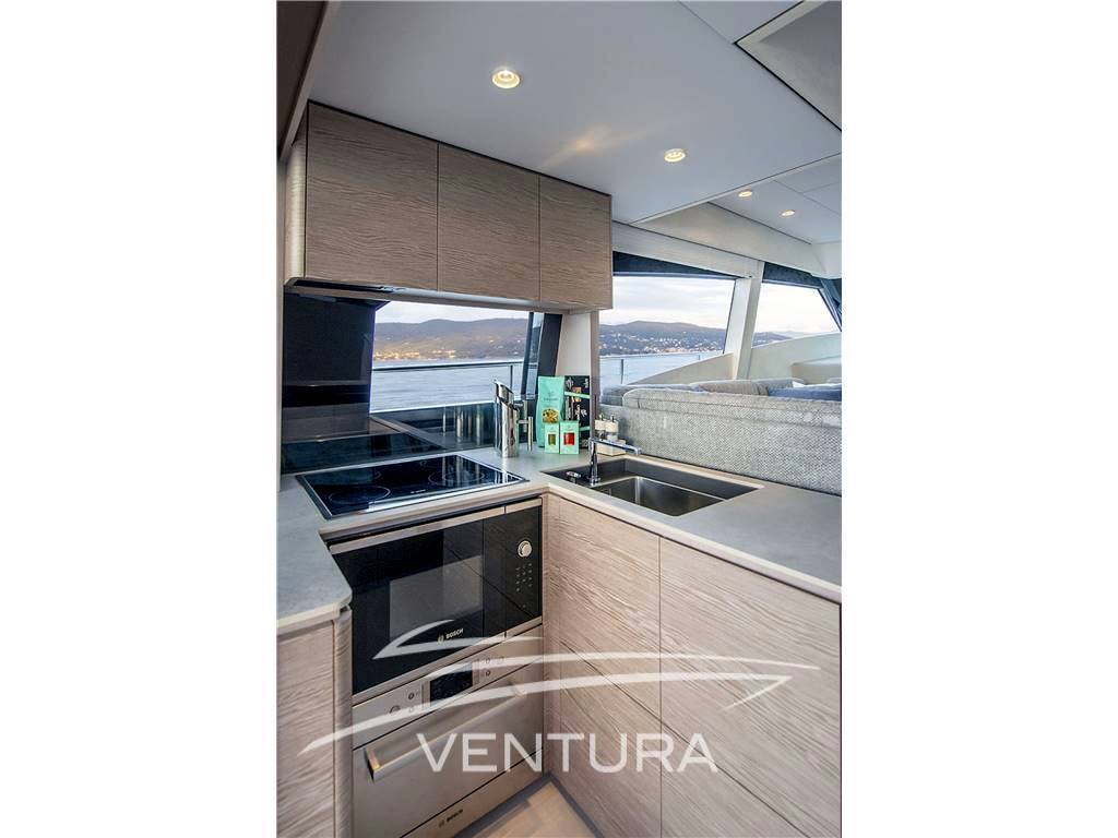 Ferretti yachts 500
