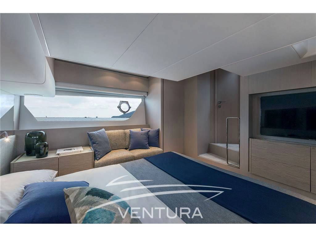 Ferretti yachts 500
