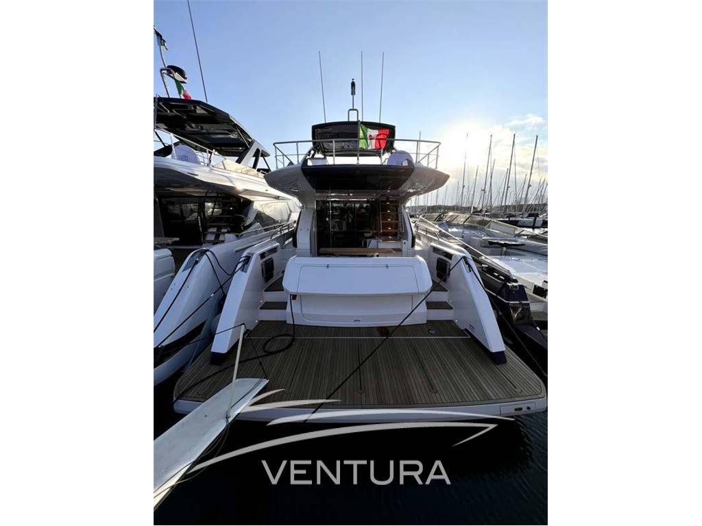 Ferretti yachts 670