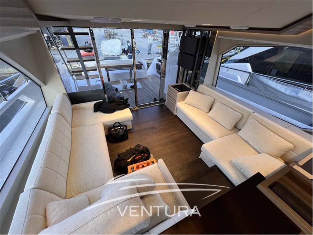 Ferretti yachts 670