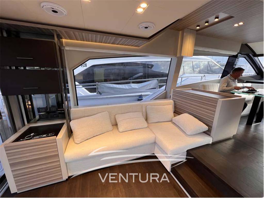 Ferretti yachts 670