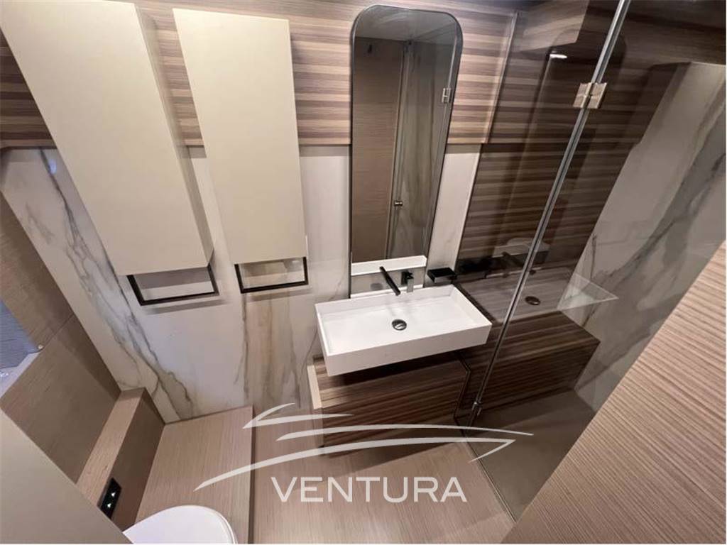 Ferretti yachts 670