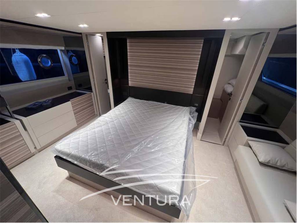 Ferretti yachts 670