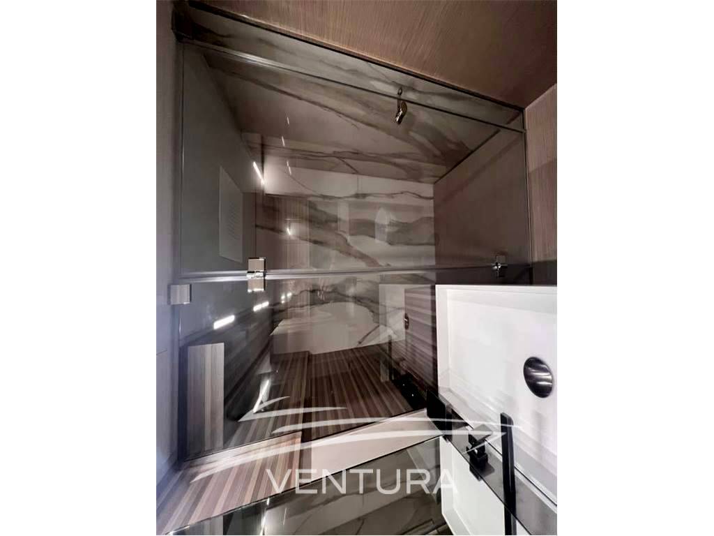 Ferretti yachts 670