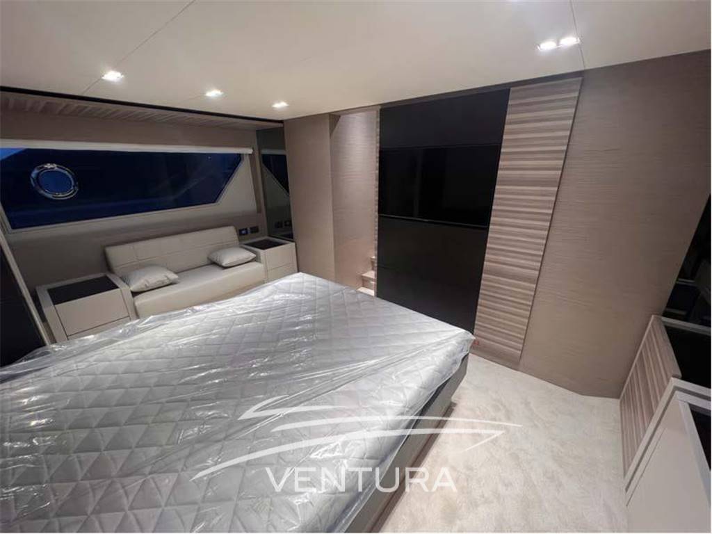 Ferretti yachts 670