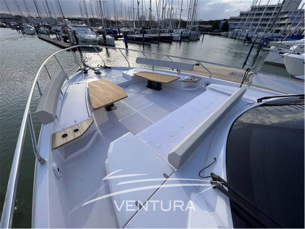 Ferretti yachts 670