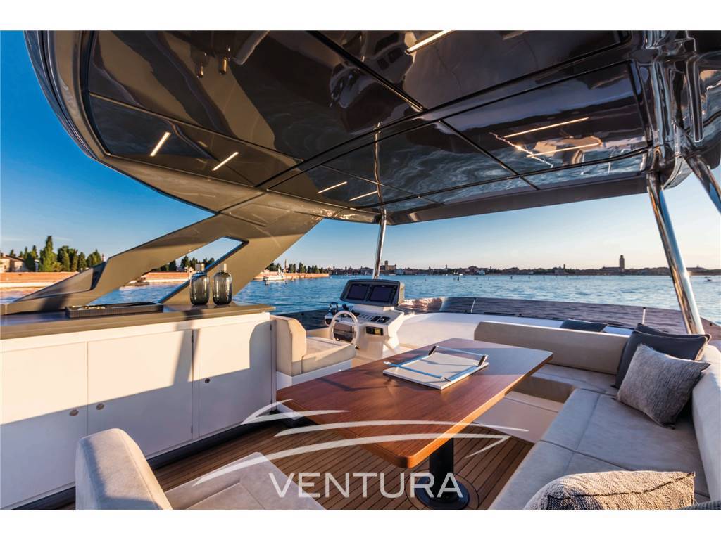 Ferretti yachts 670
