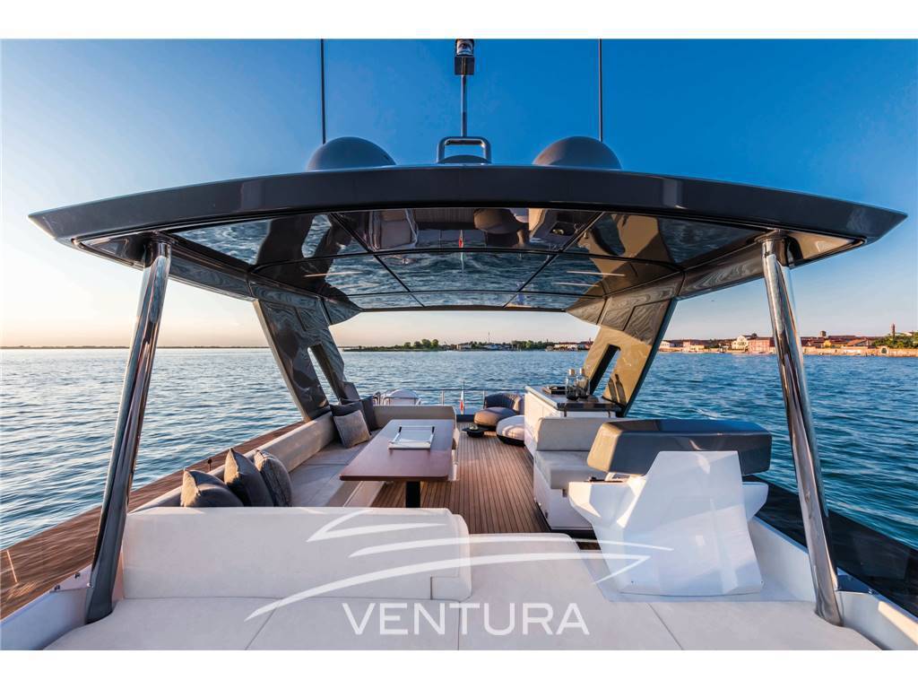 Ferretti yachts 670