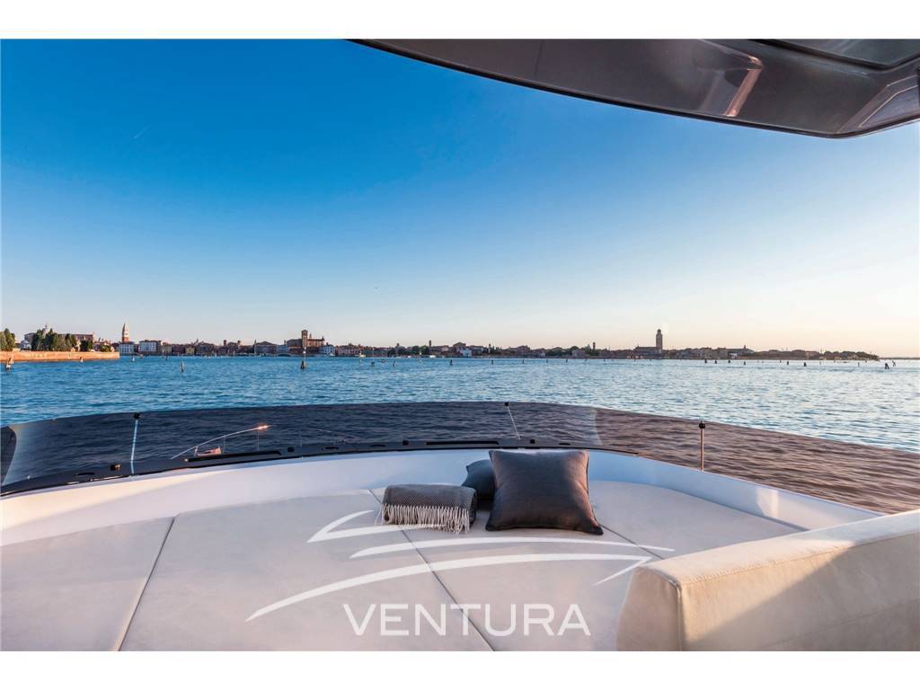 Ferretti yachts 670