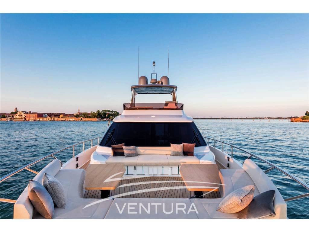 Ferretti yachts 670