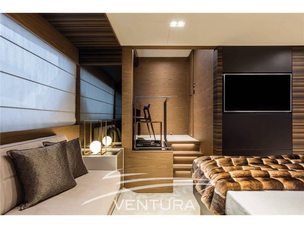 Ferretti yachts 670