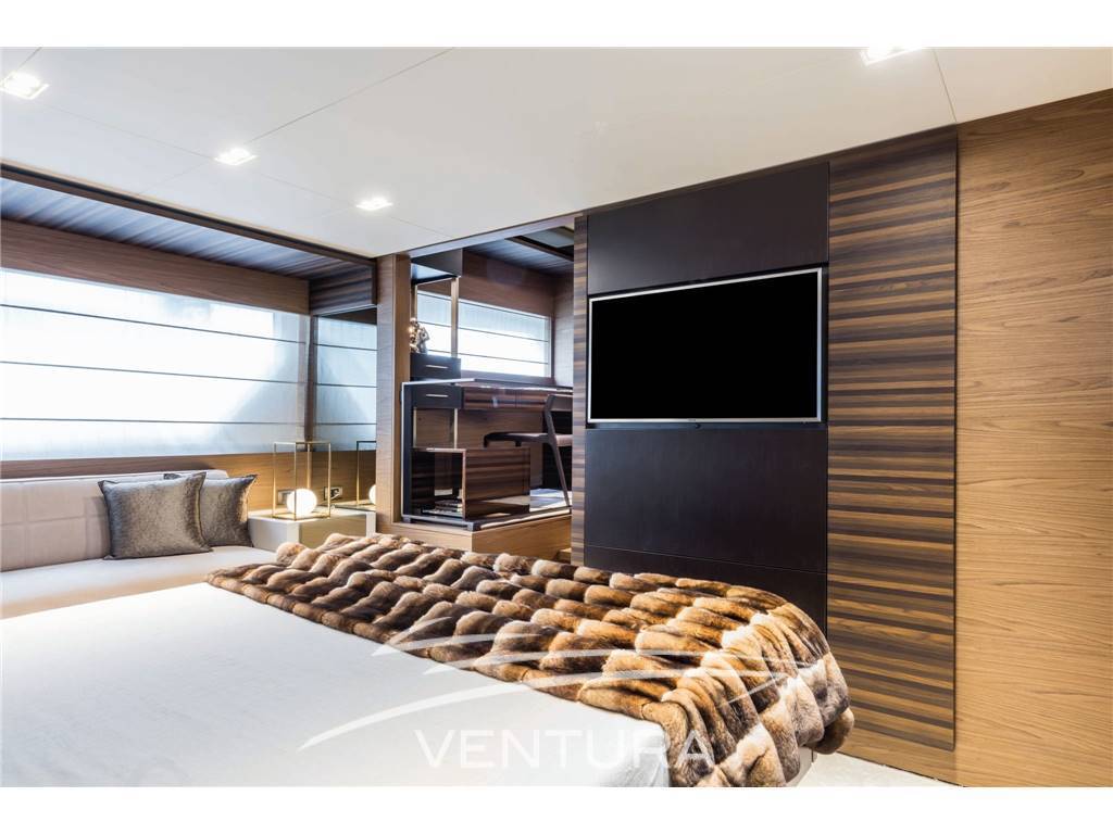 Ferretti yachts 670