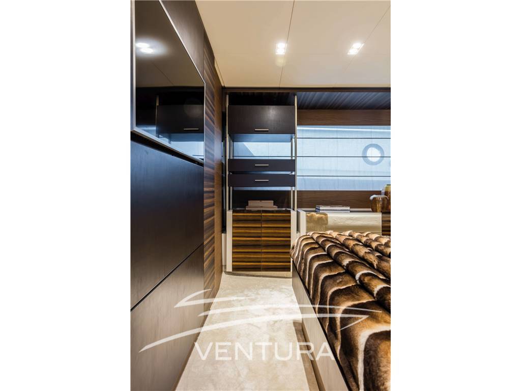Ferretti yachts 670