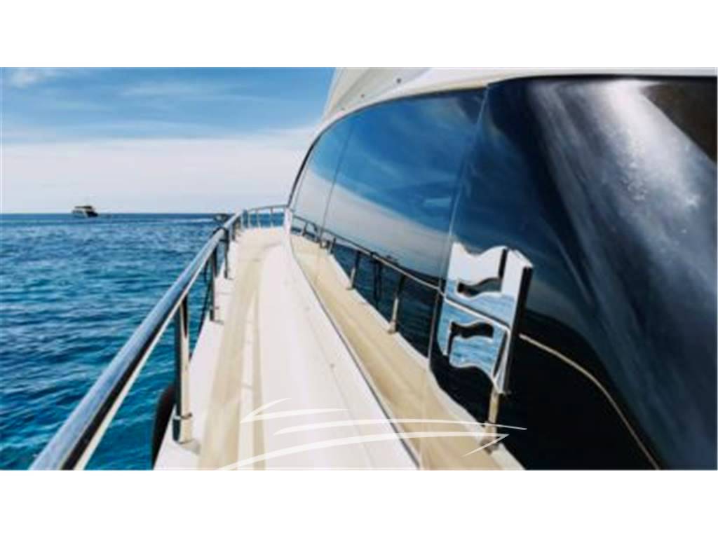Ferretti yachts 550