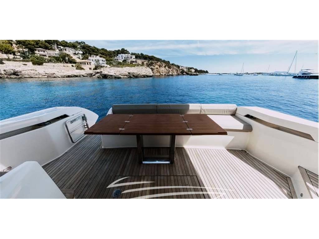 Ferretti yachts 550