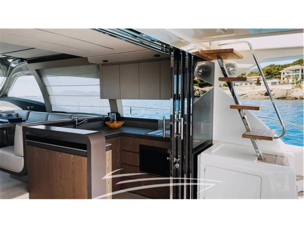 Ferretti yachts 550