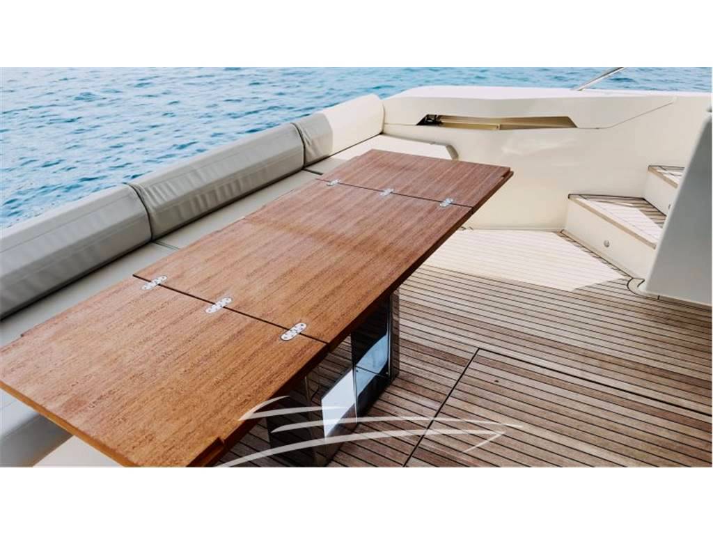Ferretti yachts 550