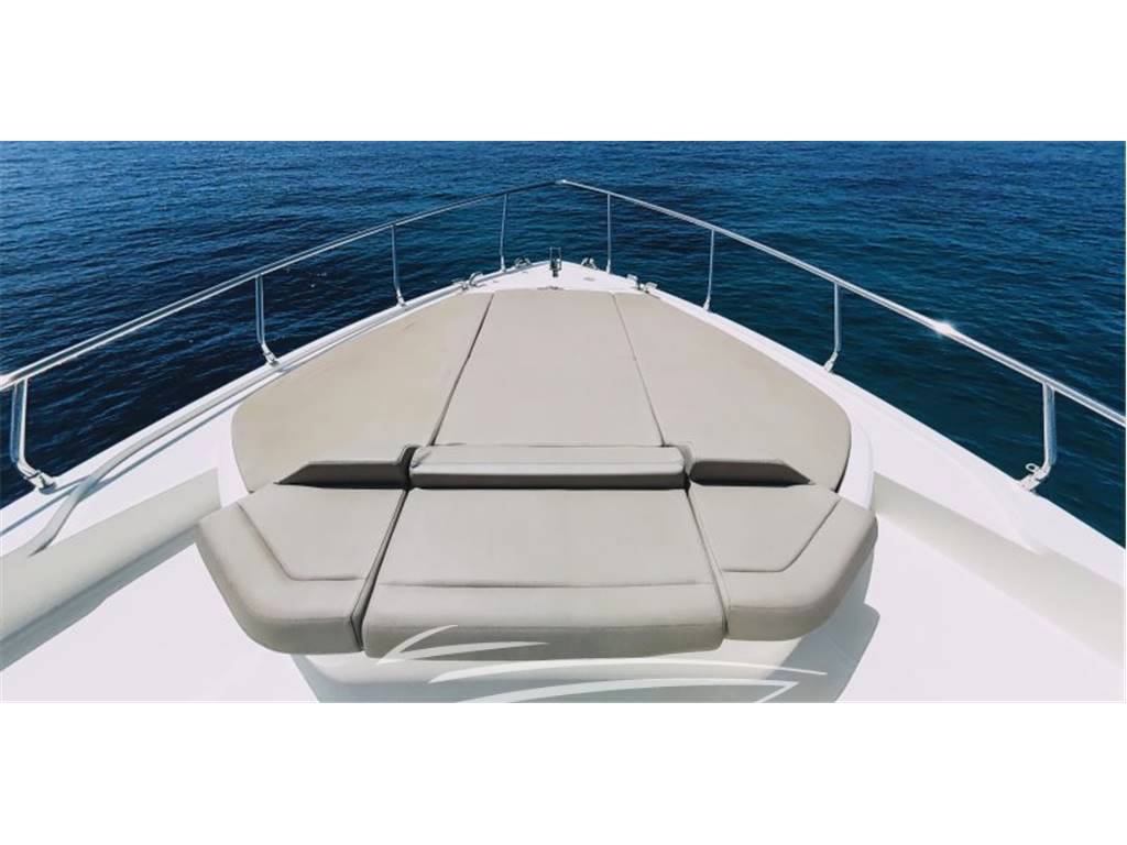 Ferretti yachts 550