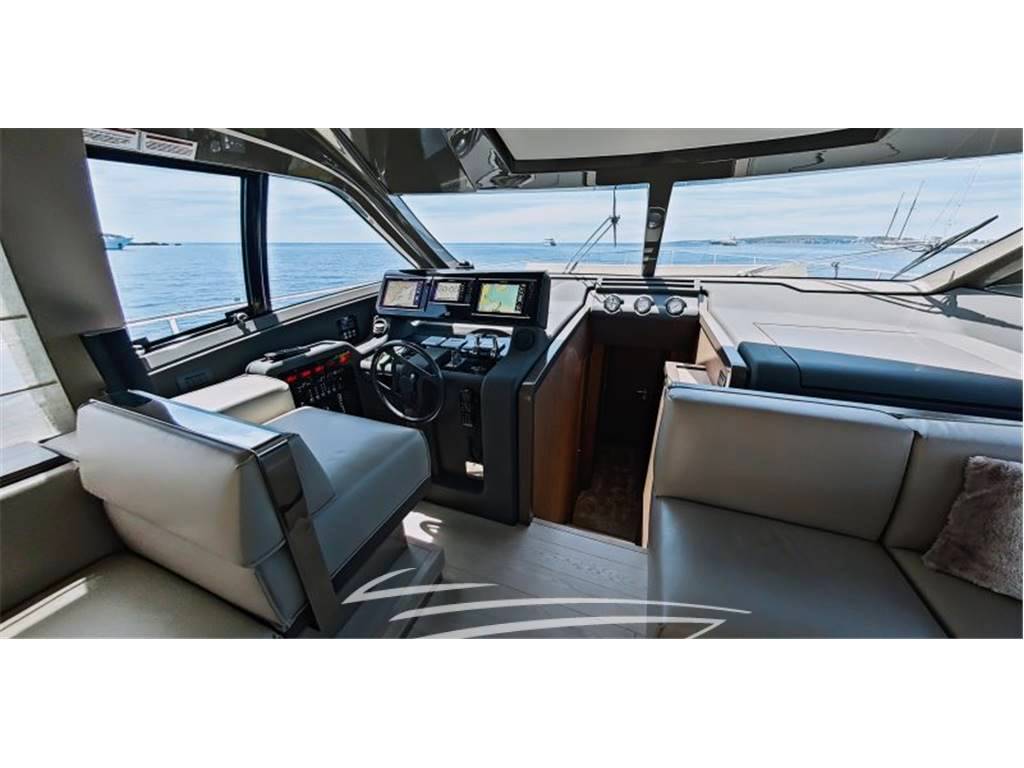 Ferretti yachts 550