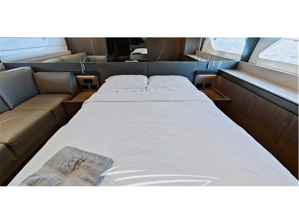 Ferretti yachts 550