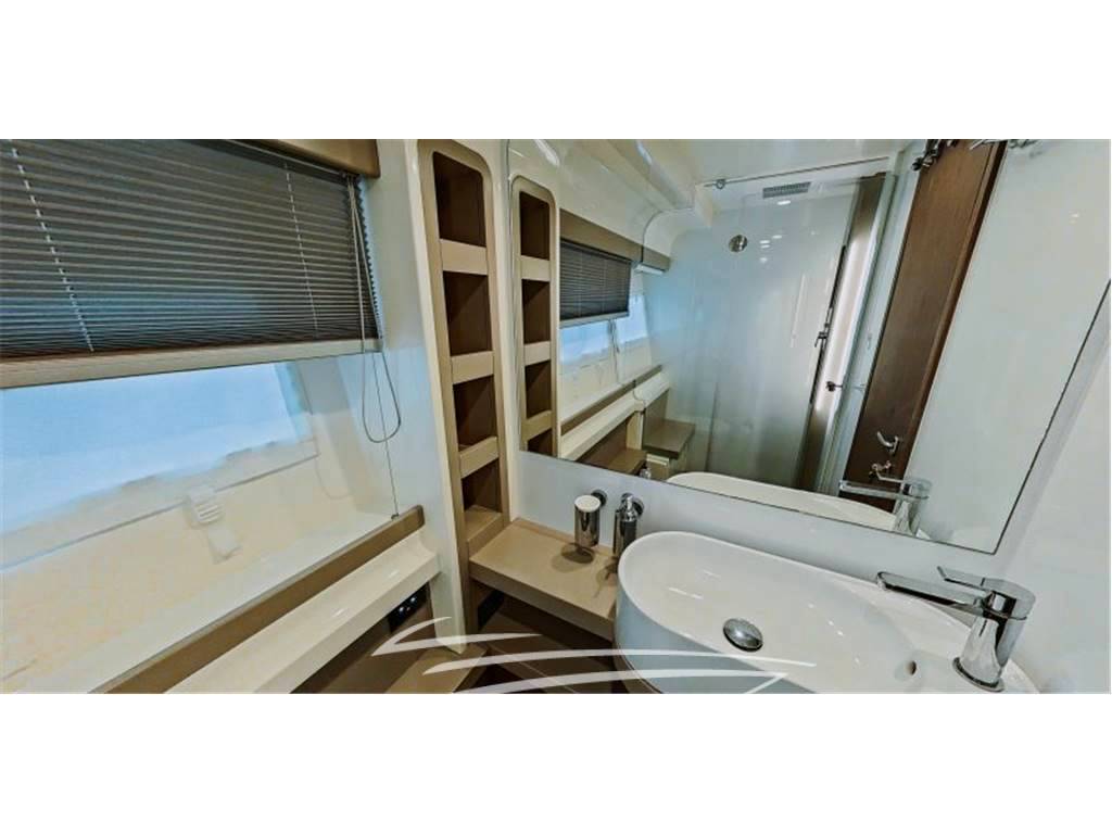 Ferretti yachts 550