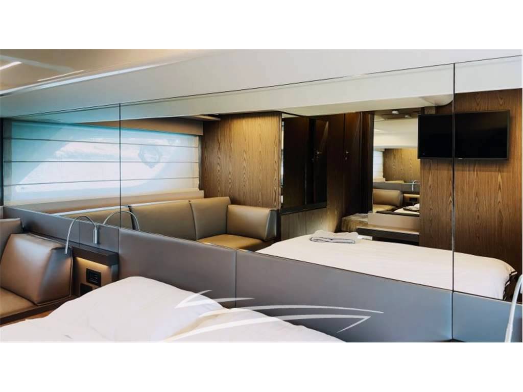 Ferretti yachts 550