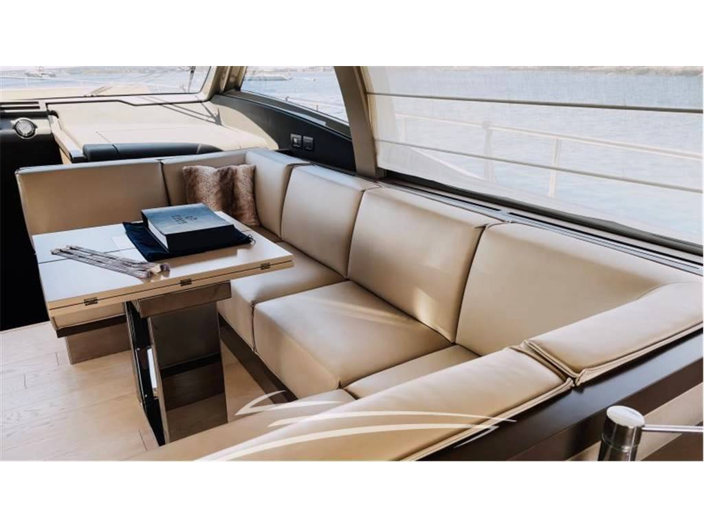 Ferretti yachts 550