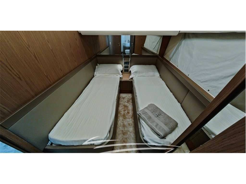 Ferretti yachts 550