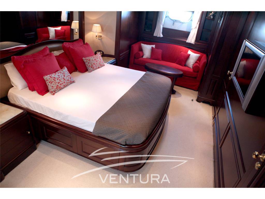 Benetti Tradition 100