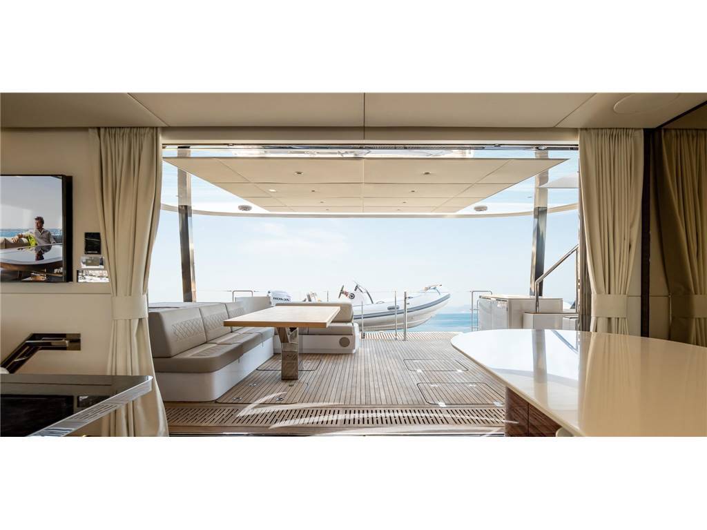 Sunreef 60 sailing