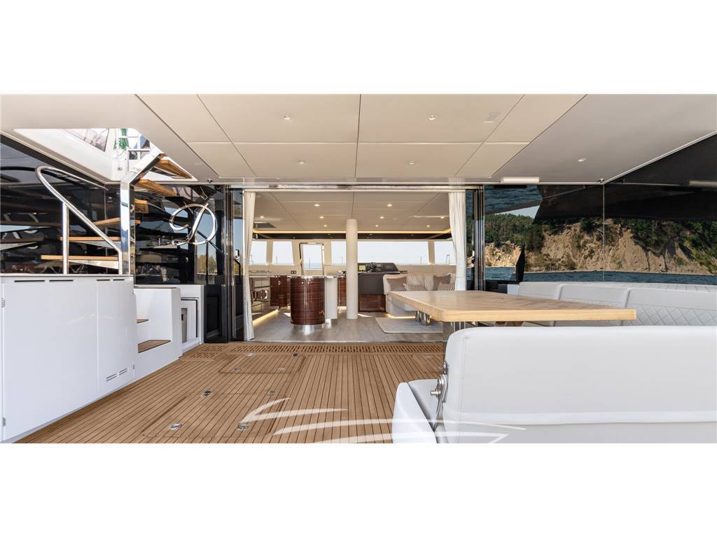 Sunreef 60 sailing