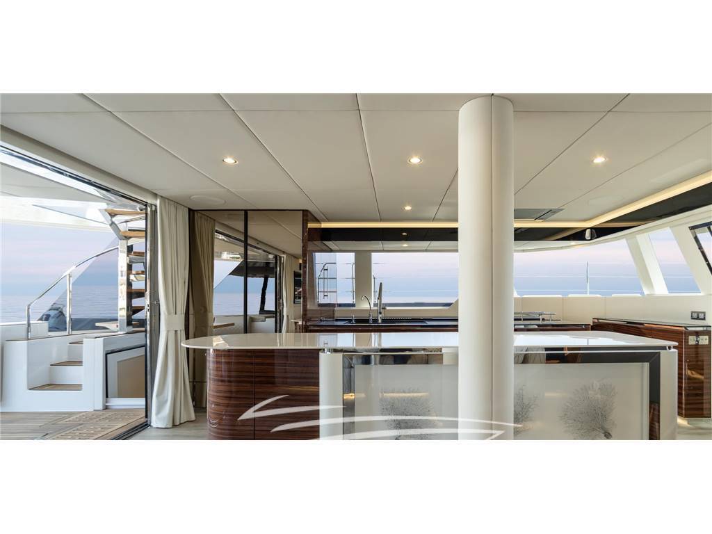 Sunreef 60 sailing